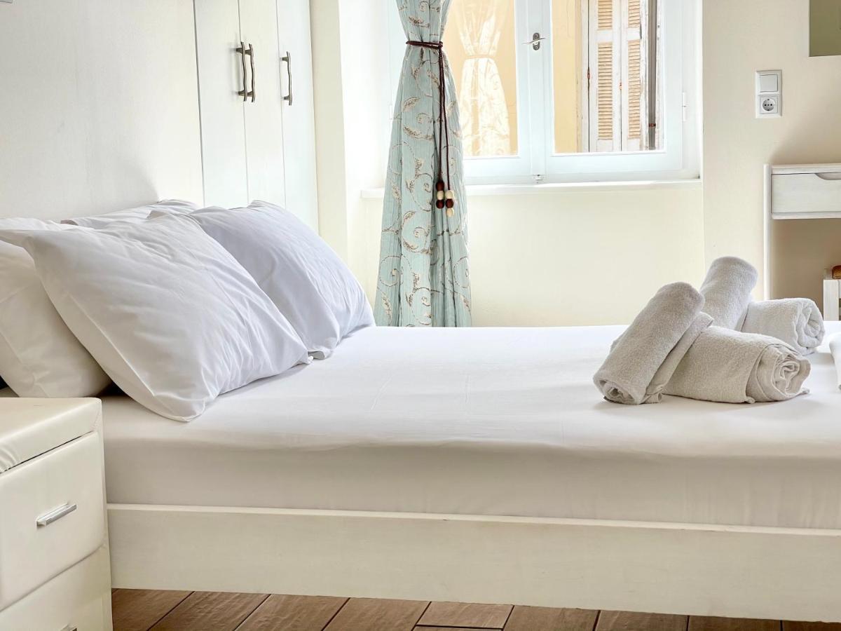 Xenias Rooms Apartments Koróni Exteriér fotografie