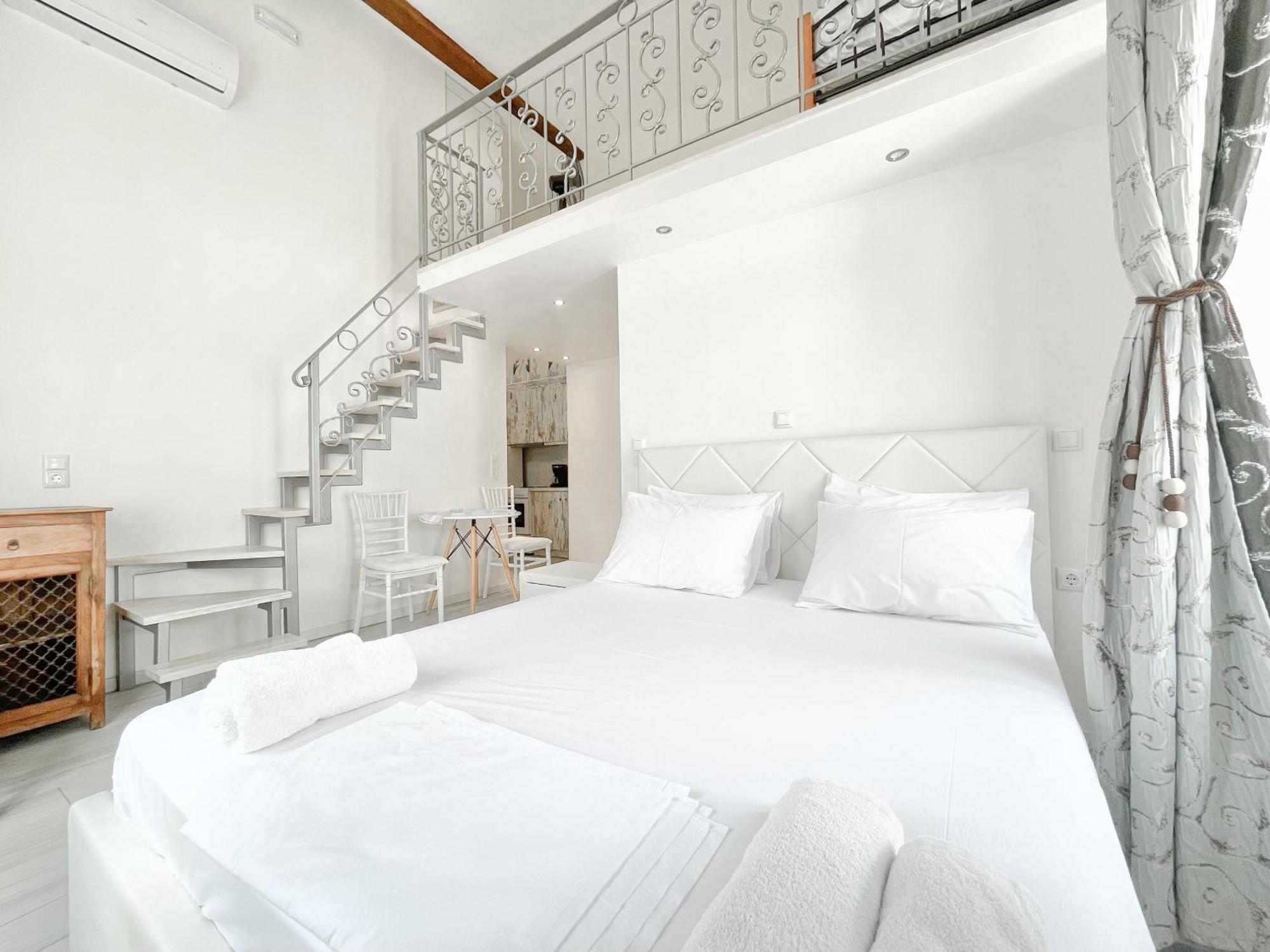 Xenias Rooms Apartments Koróni Exteriér fotografie